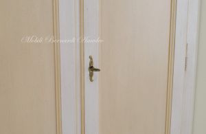 Armadietto angolare a 2 ante in legno massello dipinto con colori a scelta